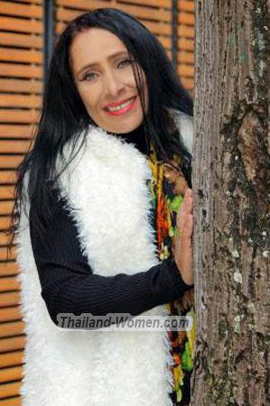 181317 - Adriana Age: 58 - USA