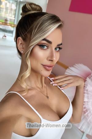 199803 - Elena Age: 25 - Belarus