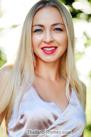 203067 - Elena Age: 31 - Ukraine