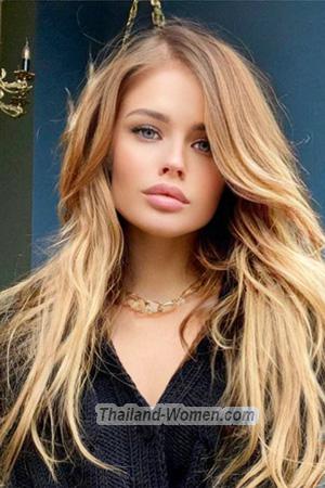 204978 - Irina Age: 27 - Russia