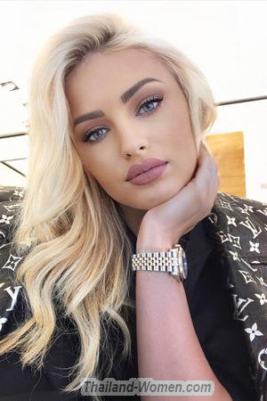 207081 - Yuliya Age: 28 - Italy