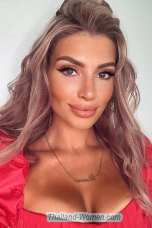 207453 - Eleonora Age: 26 - Russia