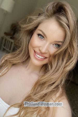 208051 - Victoria Age: 24 - Spain