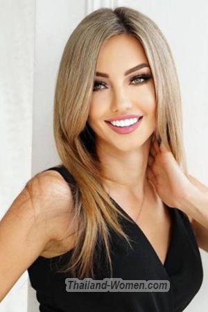 210652 - Albina Age: 33 - Germany