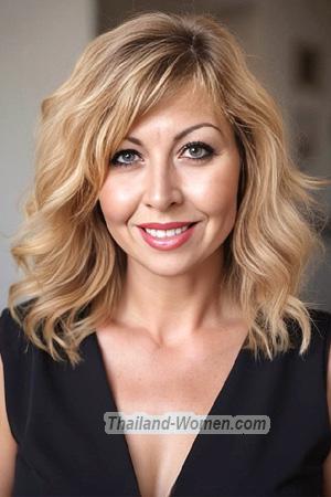 210657 - Julia Age: 50 - Norway