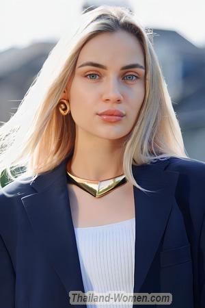 217025 - Kristina Age: 25 - England